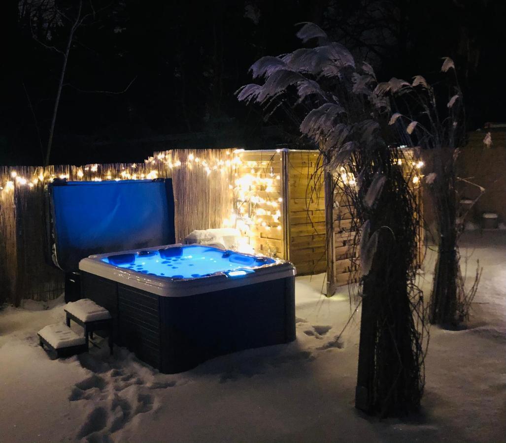 Gartenloft Mit Outdoor Whirlpool Und Garten Petershagen-Eggersdorf Exteriör bild