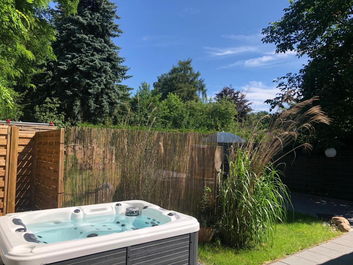 Gartenloft Mit Outdoor Whirlpool Und Garten Petershagen-Eggersdorf Exteriör bild