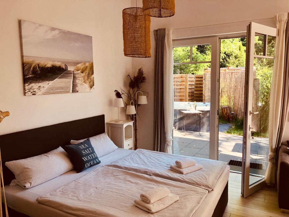 Gartenloft Mit Outdoor Whirlpool Und Garten Petershagen-Eggersdorf Exteriör bild